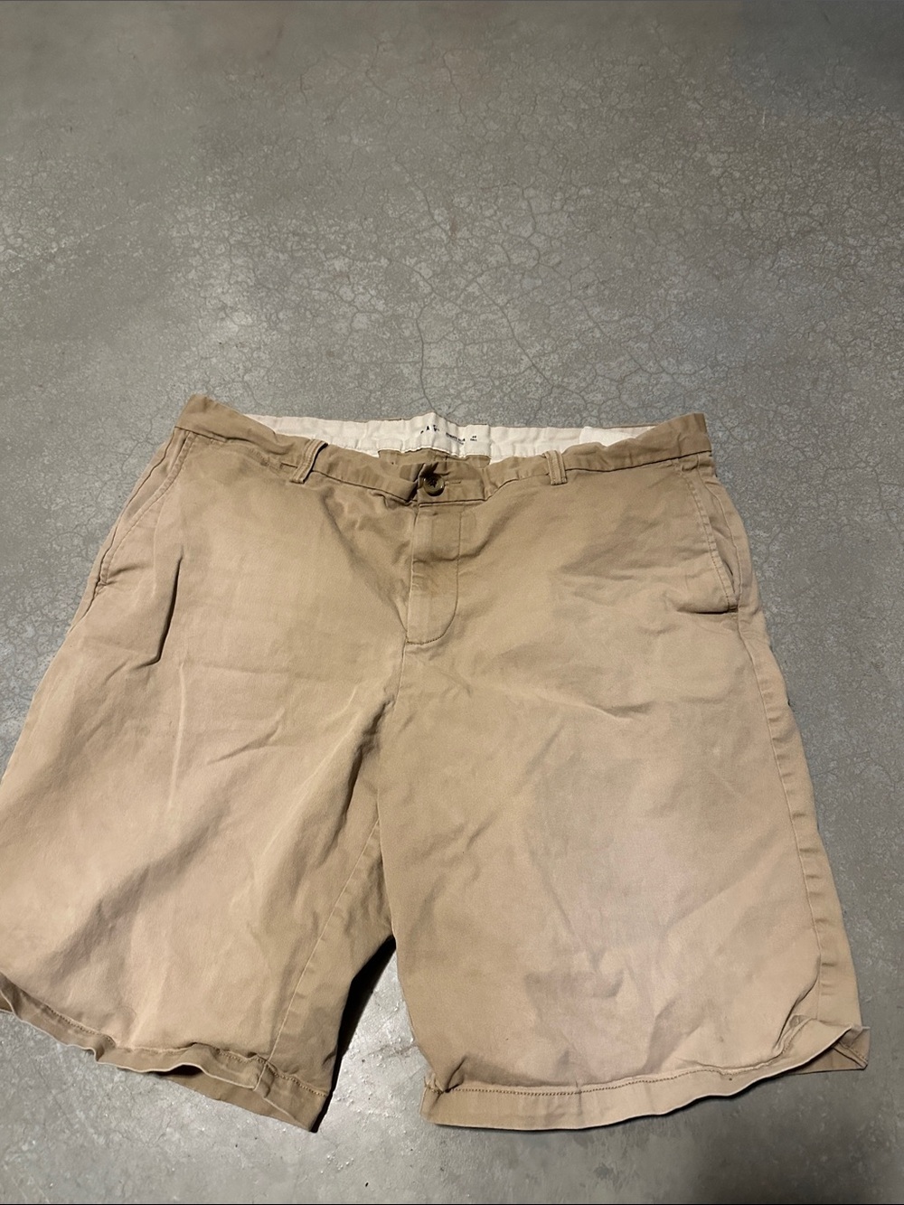 Men's Classic Cotton Chino Shorts in Khaki